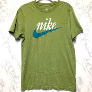 Nike Athletic T-Shirt Medium Green Sporty Gym Workout Running Loungewear